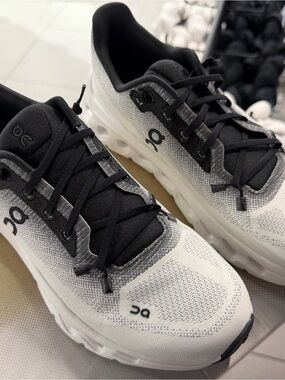 New!On Cloudtilt ivory and black sneackers